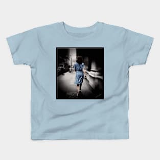 There She Goes Just a Walkin' Down the Street Kids T-Shirt